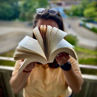 Логотип @yana_books_ua - ну шо там по книжкам ?