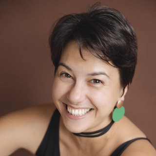 Логотип @yanakalney - Яна Кальней 🪩 Эмоции как язык жизни