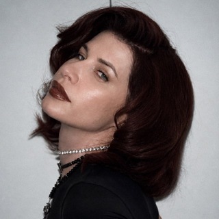 Логотип @yanakrapiva - сказки в крапиве