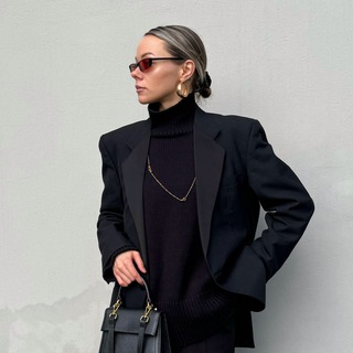 Логотип @yanalunkova - YANA L/стилист