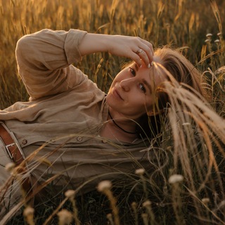 Логотип @yanaognyova_ph - Yana•Ognyova•Daily