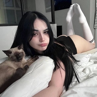 Логотип @yanicons - Ножки школьниц