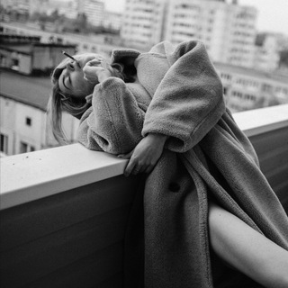 Логотип @yaystallla - я устала