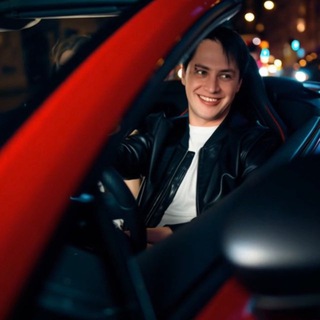 Логотип @yeahrise - DiMan