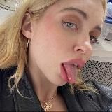 Логотип @yeesbitchh - YES, I AM ICONIC BITCH