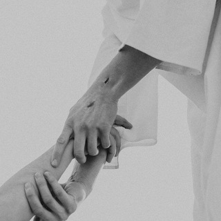 Логотип @yksih - God is love 🤍