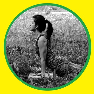 Логотип @yo_family - ☘️ reVITAlizingyoga ☘️восстанавливающая йога. Вита Калинина.