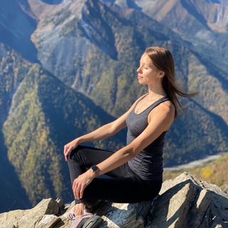 Логотип @yoga_movement_therapy - Дарья Чернова. Йогатерапия. Культура движения.