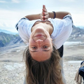 Логотип @yogaalyona - Жизнь - йога с Аленой 🙏👌