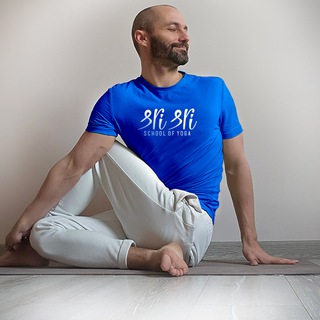 Логотип @yogafil - Шри Шри Йога Онлайн с Филом