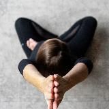 Логотип @yogaforliving - На коврике как в жизни