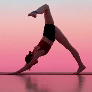 Логотип @yogapani - Клуб йоги и хардкора