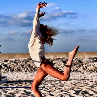 Логотип @yoggi_girl - YOGA GIRL