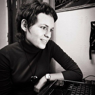 Логотип @yojik_genealojik - Генеалогия на диване