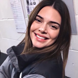 Логотип @younggallery - храм твоей юностиム