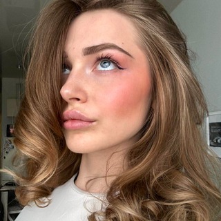 Логотип @yourbeautybaee - айвазовски