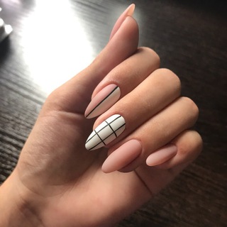 Логотип @youremanic - MANIC 💅