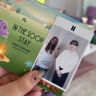 Логотип @yourkpopshelf - твоя кпоп полочка