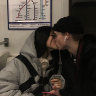 Логотип @yourlllove - цитаты для твоих фоток 🥵