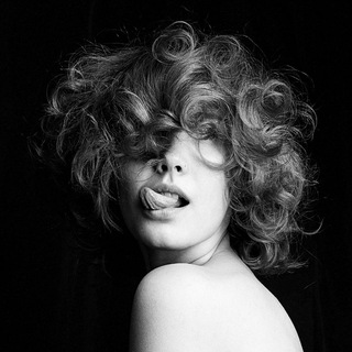 Логотип @yourphotonude - Yourphotonude