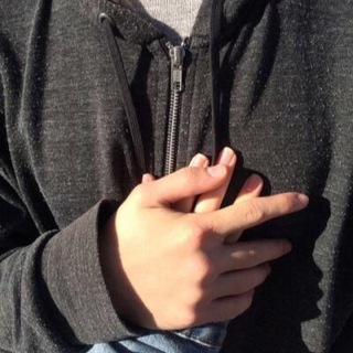 Логотип @yourstoryys - Твои сторис 💃🏻