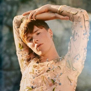 Логотип @yr4ever2 - огруппа для обсуждений.