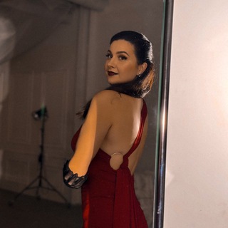 Логотип @yulia_poleznaya - Юлия Полезная