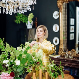 Логотип @yuliakimov - Будни галериста