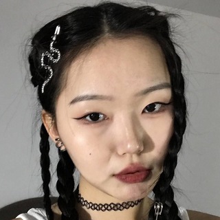 Логотип @yumenovaa - y