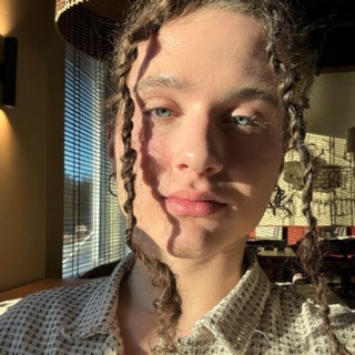 Логотип @zaharzhadaevtg - Lowkey Захар