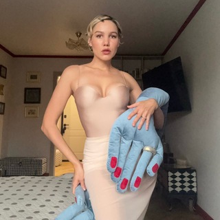 Логотип @zaviduybitch - Ася Бажан