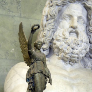 Логотип @zeus_doesnt_smoke - Зевс не курит ⚡️