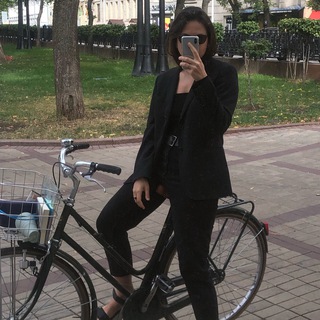 Логотип @zh_karpova - Женя, Ближе