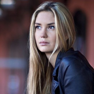 Логотип @zhenshchiny_video - Женщины видео