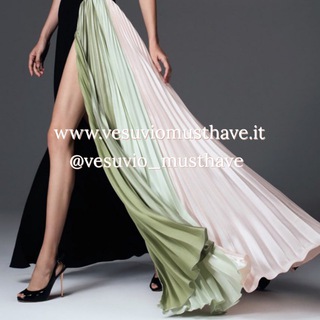 Логотип @zhenskaiaodezhdaizitalii - Женская одежда из Италии агентство Vesuvio Musthave