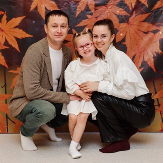 Логотип @zhenyasyrbu - zhenya.syrbu