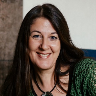 Логотип @zhivoy_golos - Ирина Корсунова. Живой голос