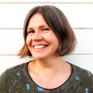 Логотип @zinasurova_art - Зина Сурова. Писатель, художник и педагог