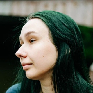 Логотип @znamenosetsira - Знаменосица Ира